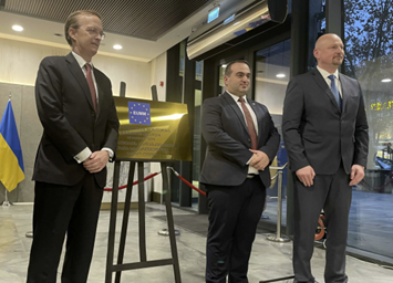 A képen látható: Charles Fries, az EEAS helyettes főtitkára, Lasha Darsalia, Grúzia első számú helyettes külügyminisztere és Kozma Tibor, az EUMM megbízott  misszióvezetője 